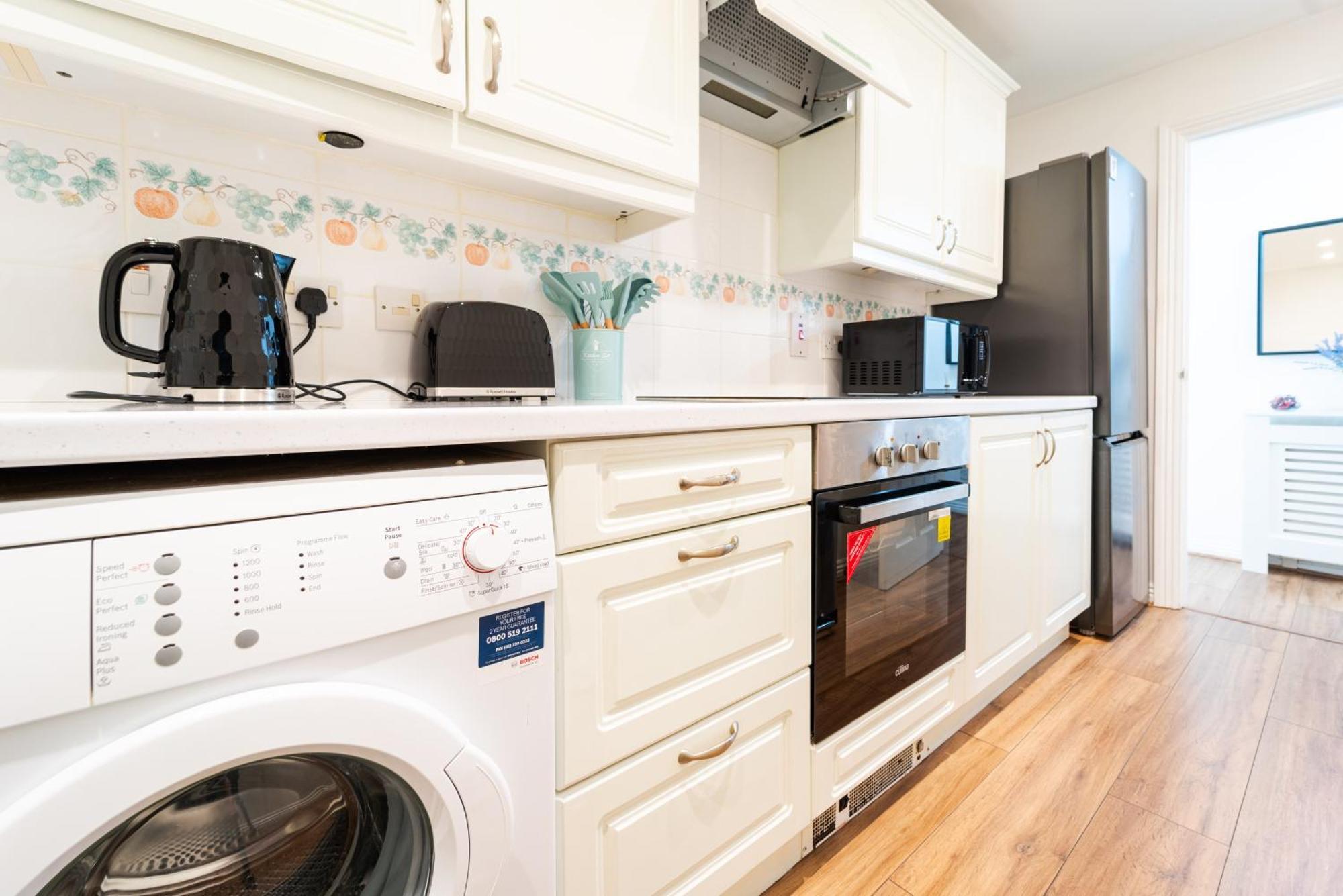 Bright And Spacious Flat With Free Parking London Exterior photo